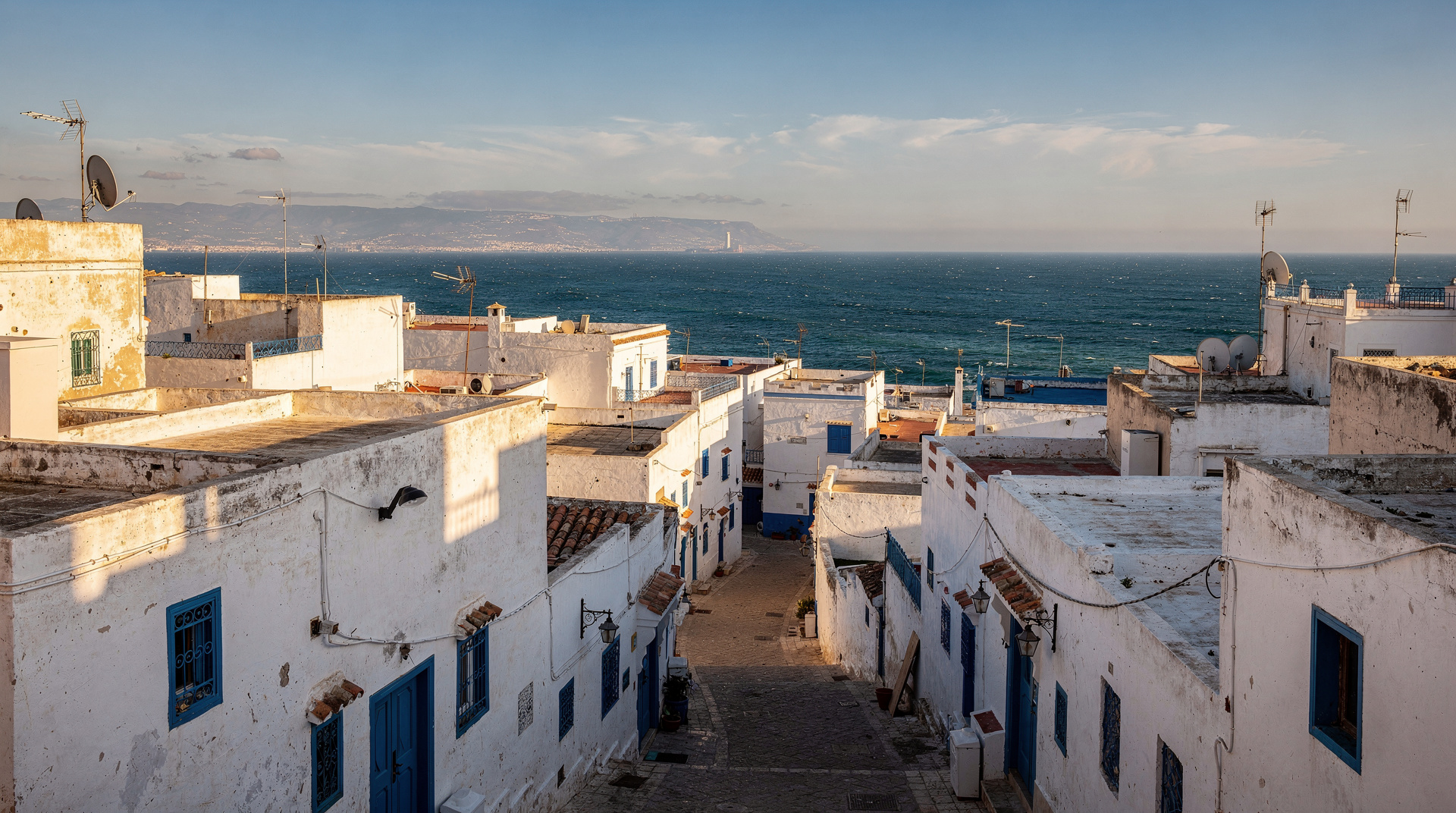 Tagesausflug nach Asilah ab Tanger: Wandgemälde, Medina und Atlantik